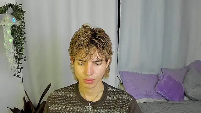 Snapshot of santy-kitty chatting on September 29, 2:49 am santy-kitty online show from September 29, 2:49 am