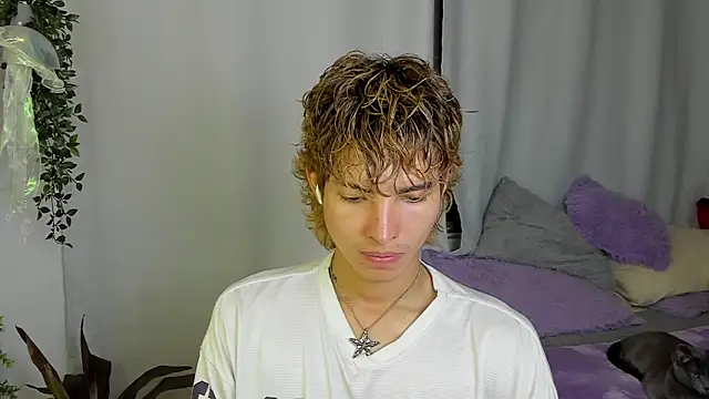 Snapshot of santy-kitty chatting on October 4, 2:31 am santy-kitty online show from October 4, 2:31 am