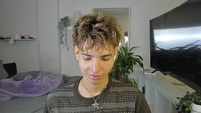 Snapshot of santy-kitty chatting on October 30, 1:29 am santy-kitty online show from October 30, 1:29 am