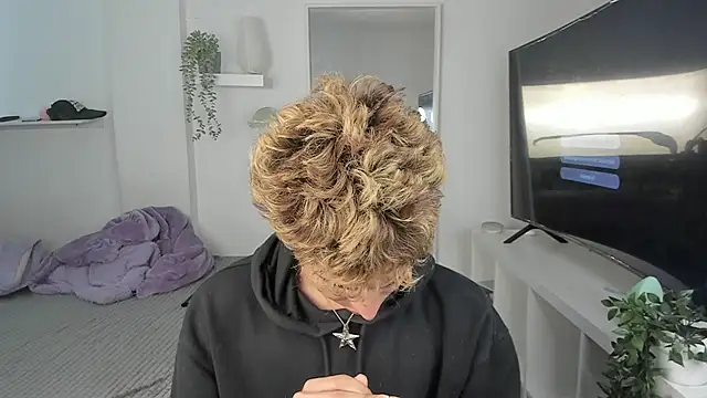 Snapshot of santy-kitty chatting on November 6, 7:48 pm santy-kitty online show from November 6, 7:48 pm