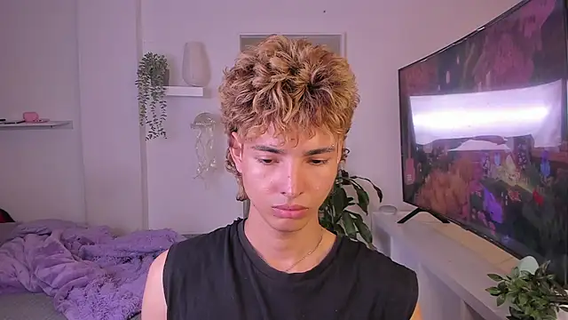 Snapshot of santy-kitty chatting on November 10, 1:26 am santy-kitty online show from November 10, 1:26 am