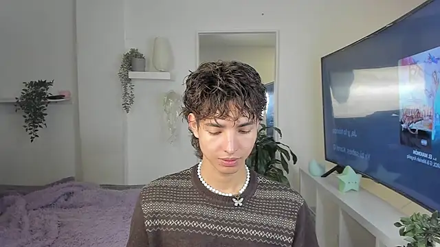 Snapshot of santy-kitty chatting on December 2, 2:39 am santy-kitty online show from December 2, 2:39 am