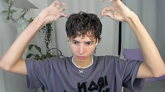 Snapshot of santy-kitty chatting on December 16, 2:16 am santy-kitty online show from December 16, 2:16 am