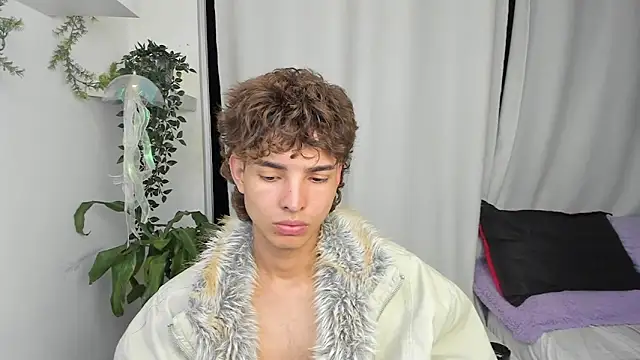 Snapshot of santy-kitty chatting on January 10, 12:56 am santy-kitty online show from January 10, 12:56 am