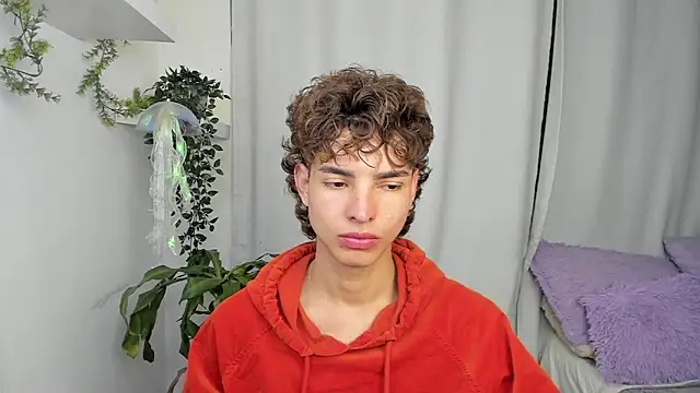 Snapshot of santy-kitty chatting on January 12, 12:49 am santy-kitty online show from January 12, 12:49 am