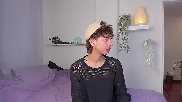 Snapshot of santy-kitty chatting on January 15, 1:32 am santy-kitty online show from January 15, 1:32 am