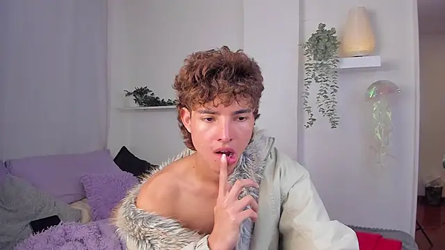 Snapshot of santy-kitty chatting on January 17, 1:10 am santy-kitty online show from January 17, 1:10 am