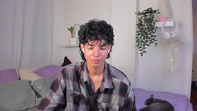 Snapshot of santy-kitty chatting on February 3, 11:43 pm santy-kitty online show from February 3, 11:43 pm