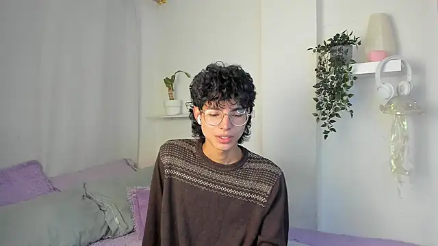 Snapshot of santy-kitty chatting on February 17, 12:40 am santy-kitty online show from February 17, 12:40 am