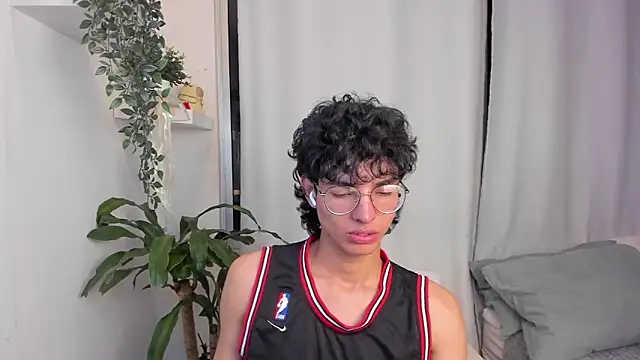 Snapshot of santy-kitty chatting on February 19, 3:24 am santy-kitty online show from February 19, 3:24 am