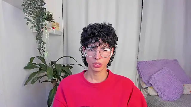 Snapshot of santy-kitty chatting on February 20, 12:07 am santy-kitty online show from February 20, 12:07 am