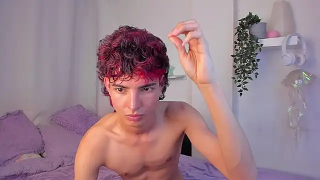 Snapshot of santy-kitty chatting on March 13, 2:07 am santy-kitty online show from March 13, 2:07 am