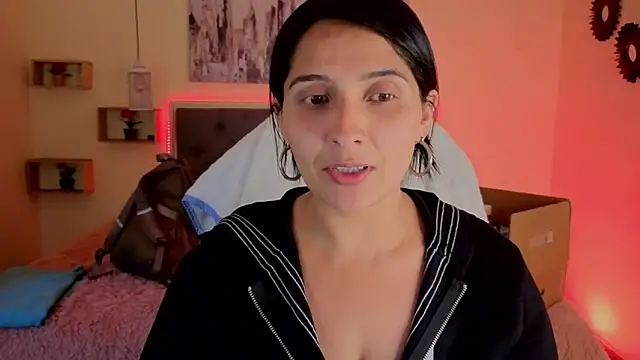 Snapshot of emily_leinner chatting on June 3, 12:57 am emily leinner online show from June 3, 12:57 am