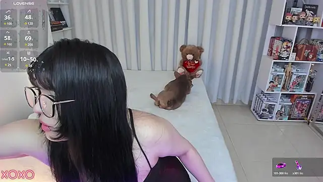 misshoneyxxx online show from March 18, 4:15 am