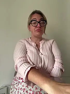 Miss Stassi online show from June 2, 8:49 am