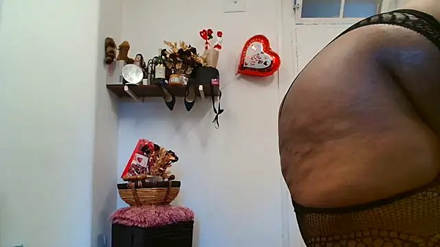 xTALLSEXYBUMx online show from March 29, 5:51 am