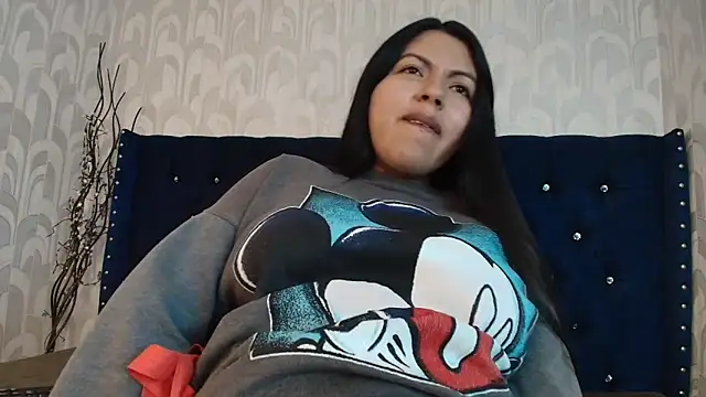 CarolineBrunx online show from May 1, 9:30 pm