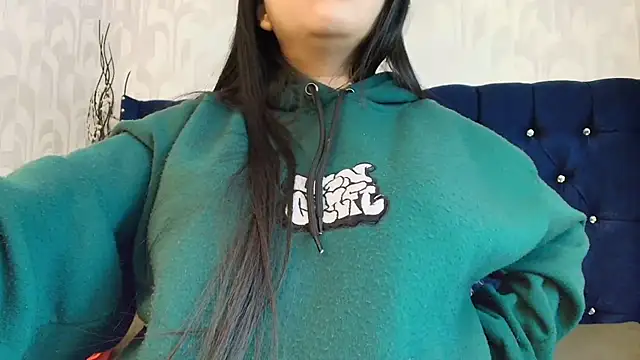 CarolineBrunx online show from May 8, 8:03 pm