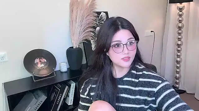 Strawberrybabyy1 online show from March 1, 5:05 pm