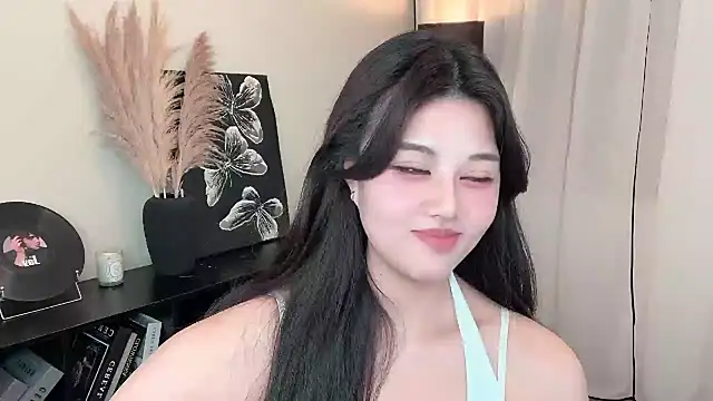 Strawberrybabyy1 online show from March 2, 4:42 pm