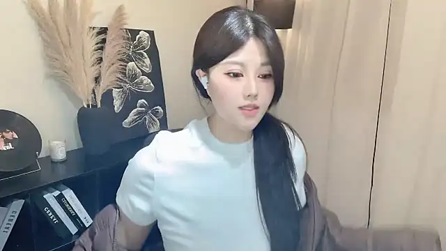 Strawberrybabyy1 online show from March 10, 12:26 pm