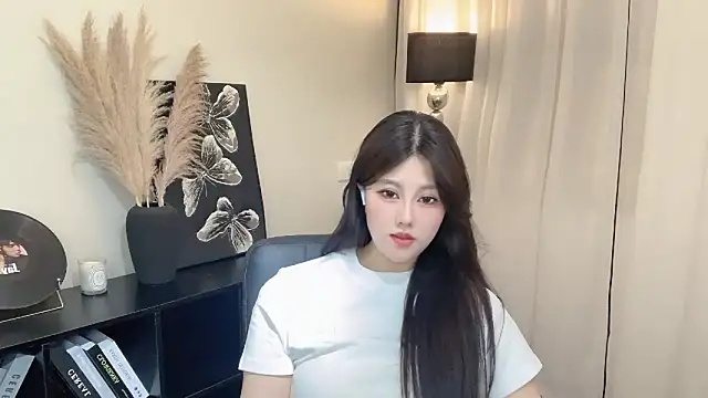 Strawberrybabyy1 online show from March 10, 3:30 pm