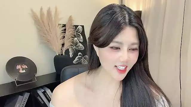 Strawberrybabyy1 online show from March 15, 4:21 pm