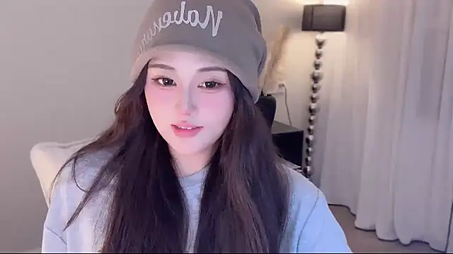 Strawberrybabyy1 online show from October 8, 2:25 pm