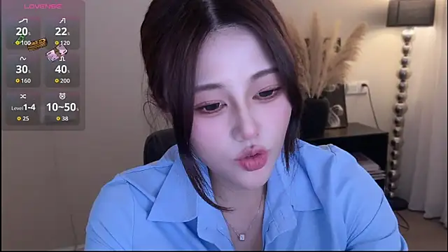 Strawberrybabyy1 online show from November 22, 4:39 pm