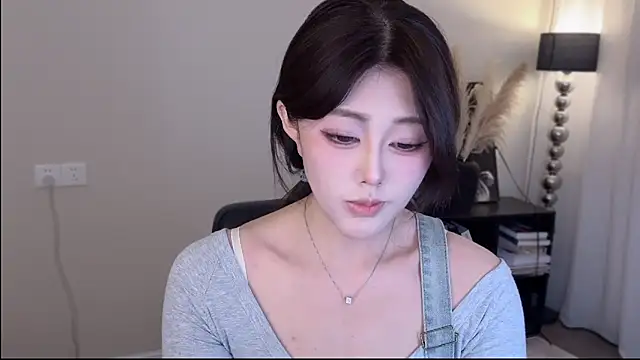 Strawberrybabyy1 online show from February 14, 2:03 pm