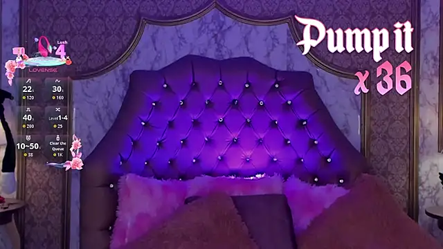 SoffiQueen online show from April 18, 7:07 pm