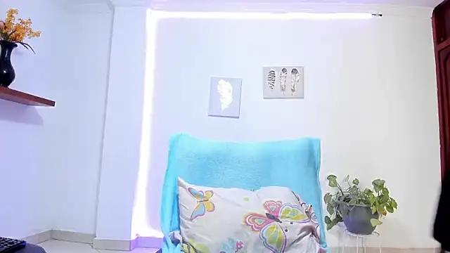 Snapshot of anniesweet- chatting on December 19, 1:07 pm anniesweet- online show from December 19, 1:07 pm