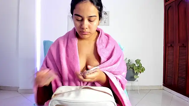 Snapshot of anniesweet- chatting on December 22, 1:30 pm anniesweet- online show from December 22, 1:30 pm