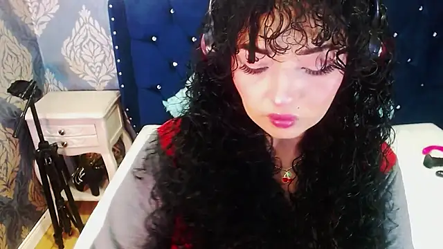 Snapshot of Sofiacowperx chatting on June 26, 2:27 am Sofiacowperx online show from June 26, 2:27 am