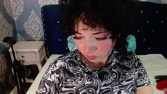 Snapshot of Sofiacowperx chatting on June 28, 9:10 pm Sofiacowperx online show from June 28, 9:10 pm