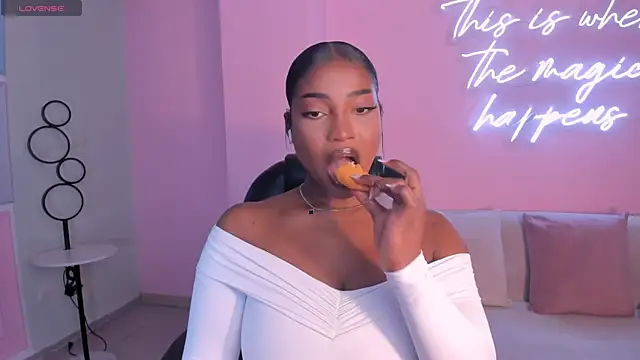 SavannahStorm online show from April 18, 12:31 pm