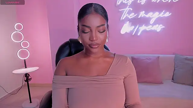 SavannahStorm online show from April 19, 12:04 pm