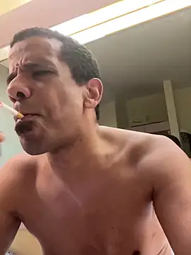 Snapshot of Tjskigh chatting on February 17, 4:09 am Tjskigh online show from February 17, 4:09 am