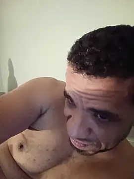 Snapshot of Tjskigh chatting on April 6, 4:32 am Tjskigh online show from April 6, 4:32 am