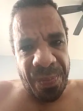 Snapshot of Tjskigh chatting on April 10, 3:39 pm Tjskigh online show from April 10, 3:39 pm