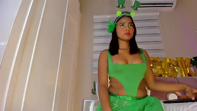 zoe sky  online show from March 17, 11:53 am