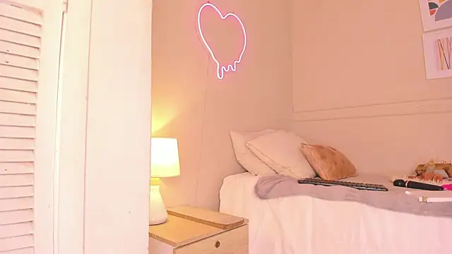 zoe sky  online show from November 11, 12:05 pm