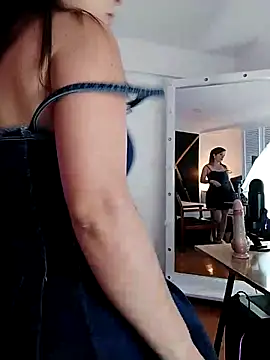 Adel Nesbiit online show from March 31, 7:47 pm