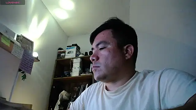 Snapshot of Jhonatan_Morales_S chatting on May 21, 9:22 pm Jhonatan Morales S online show from May 21, 9:22 pm
