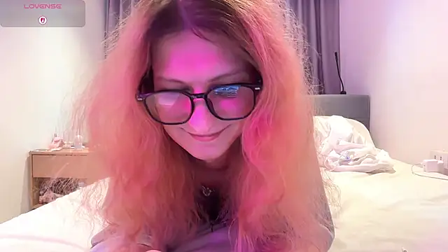 Alice Pinkhead online show from August 4, 9:01 am