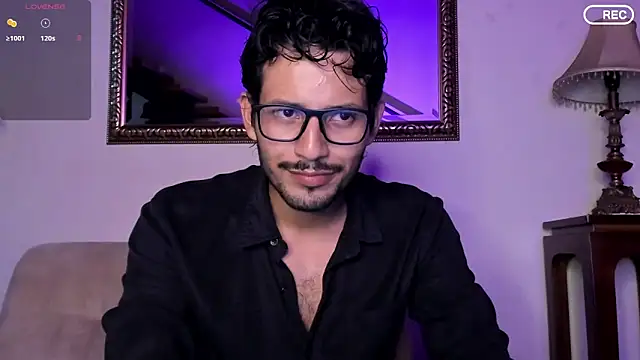 Nicholasrodrii online show from December 13, 11:43 pm