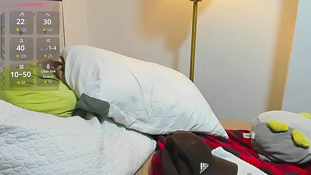 nakedfoam1 online show from April 11, 1:21 am