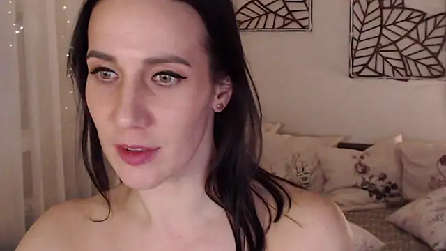 Snapshot of pepper_milf chatting on February 10, 7:28 pm pepper milf online show from February 10, 7:28 pm