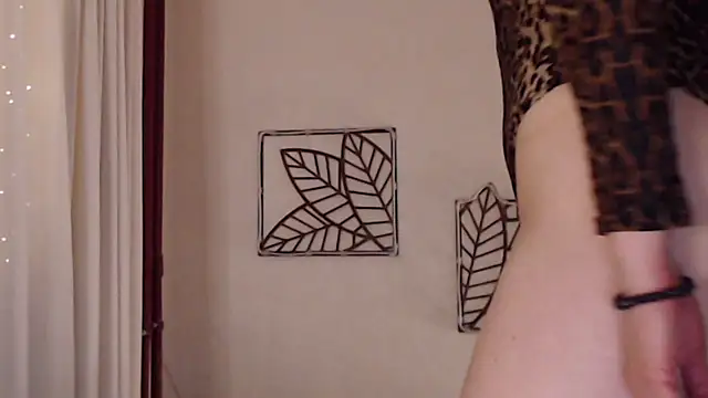 Snapshot of pepper_milf chatting on March 10, 6:45 pm pepper milf online show from March 10, 6:45 pm