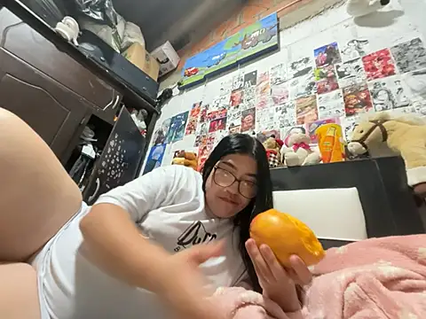 dafne19  online show from April 17, 4:15 am